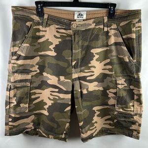 NWT Old Mill Camouflage Cargo Shorts -‎ Size 42